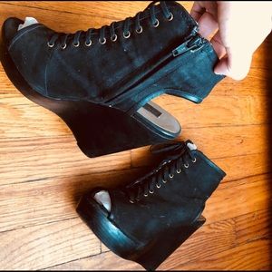 Steve Madden Black Lace Wedges